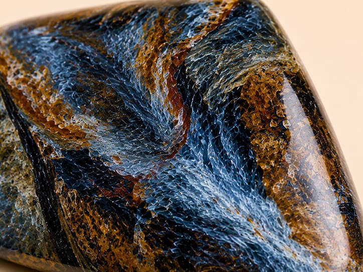 Detailfoto van pietersite met stormachtig patroon