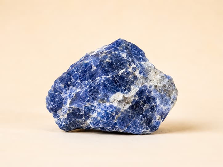 Voorbeeldfoto van sodaliet met blauwe en witte kleur