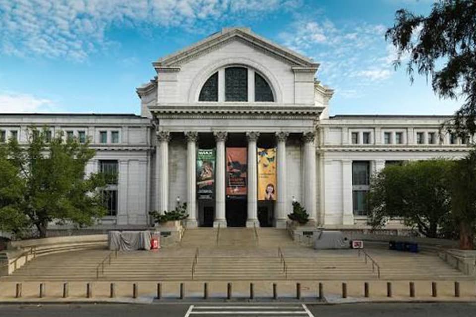 Klassieke gevel van het Smithsonian National Museum of Natural History in Washington