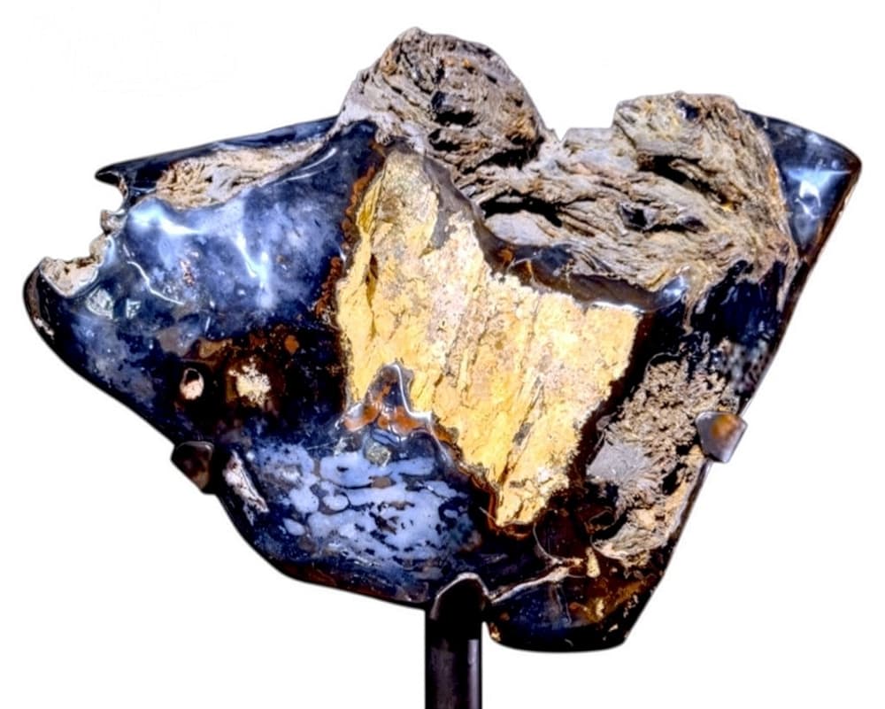 Detail van de blauwe opaal in het sediment