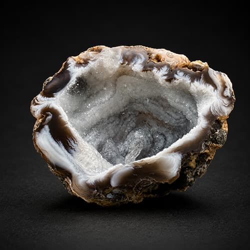 Kleine Agaat Geode met Grijze Kristalkern