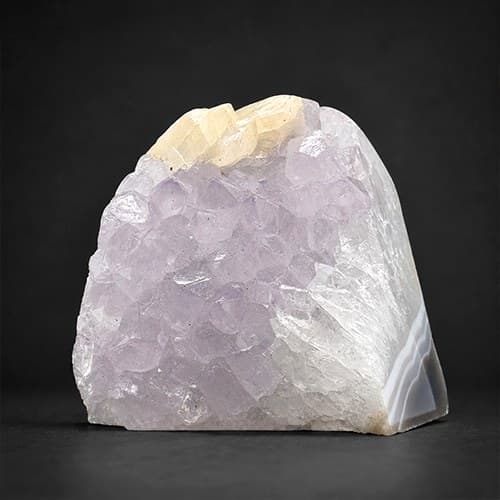 Amethist geode met agaatrand